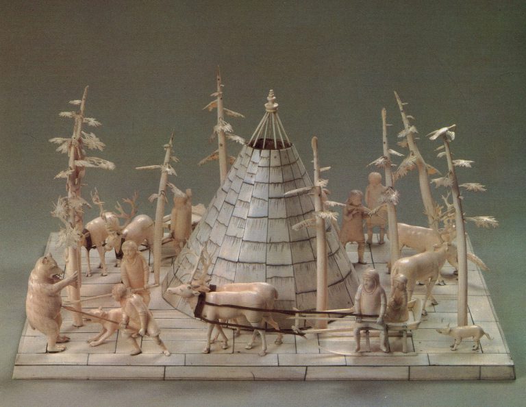 Скульптурная группа "Ненецкая стоянка". Вид сзади. 18 век