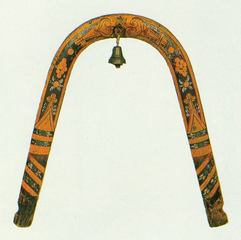 Shaft-bow with a sleigh-bell. <br/>Late 19th century - early 20th century