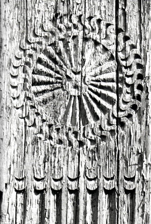 Gateway upper part with the "Sun" motif. 1854 year