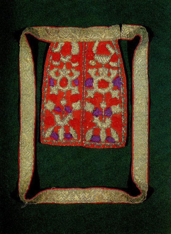 Vologda girdle with pouch embroidered with stylized "sun chariots'