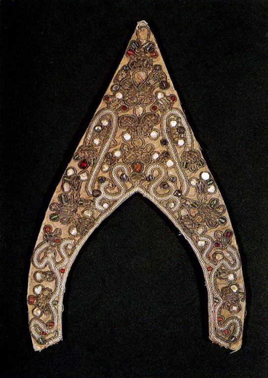 Kostroma "kokoshnik" headdress with stylized half-figures of women and "sun chariot" motif