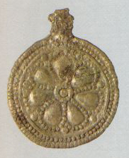 Pendant with the image of a seven-petal flower. <br/>1st half of the 13th century