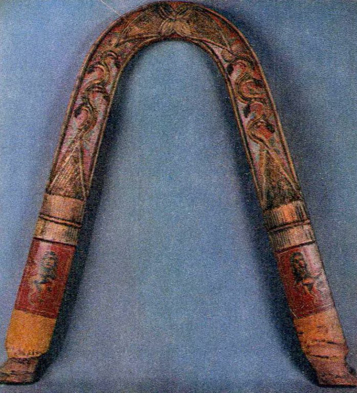 Festive shaft bow decorated with carvings and paintings
