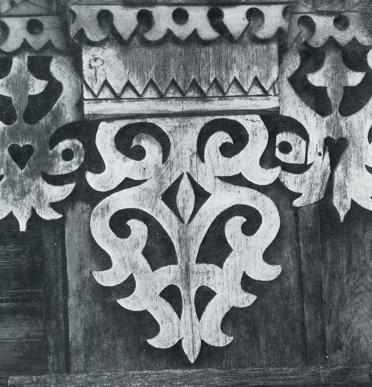 Fragment of decorative frieze and a pilaster. <br/>Late 19th century - early 20th century