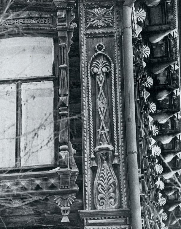 Vertical decorative element. Detail