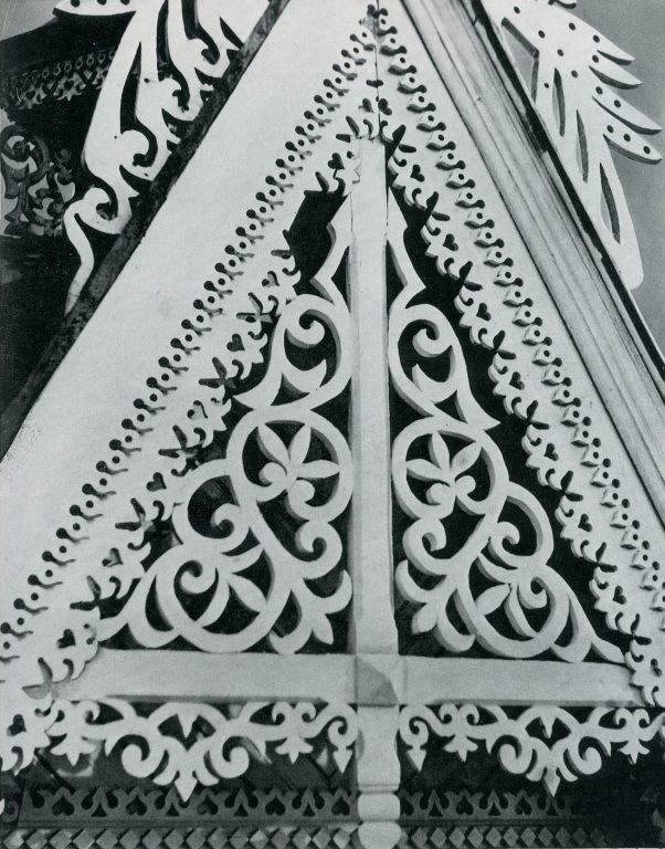 Upper part of a bay window. Detail