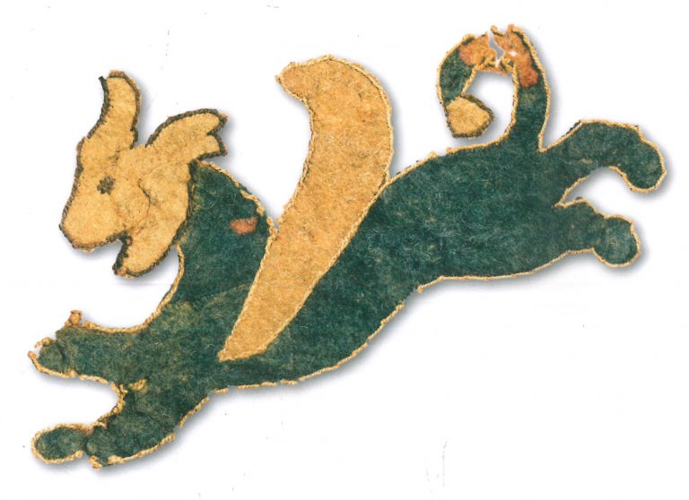 Фрагмент войлочных покрытий с изображениями львиных грифонов: покрытие седла коня № 2. <br/>4-3 века до н.э.