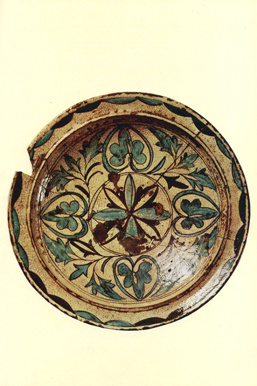 Dish. <br/>12-13th centuries
