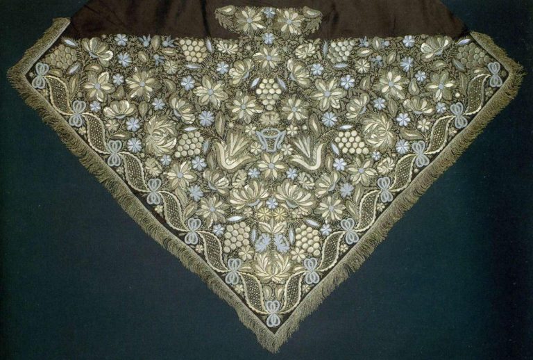 Платок узорный с золотным шитьем. <br/>Конец 18 века - начало 19 века
