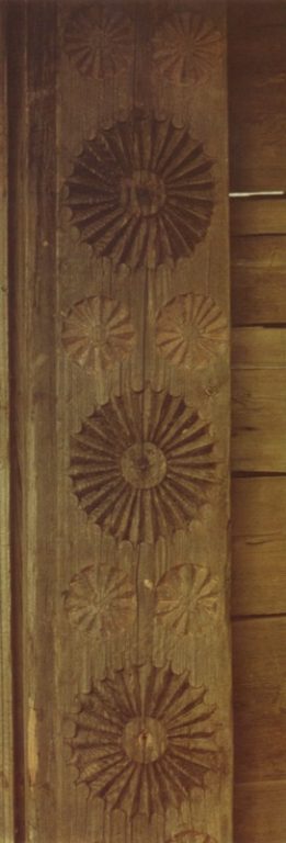 Trihedral-groove carving on gate-posts. <br/>Late 19 th-early 20 th centuries