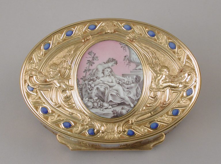 Snuffbox with grisaille decoration of Cupid and Venus