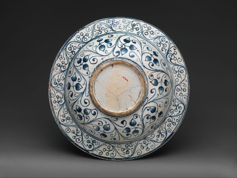 Bowl with The Virgin and the Unicorn and arms of Matthias Corvinus and Beatrice of Aragon