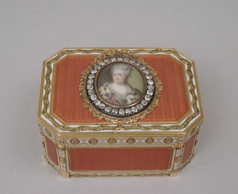 Snuffbox with portrait of Catherine II (1729-1796), Empress of Russia