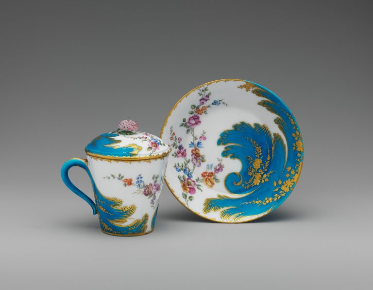 Cup with cover and saucer (gobelet Г  lait et soucoupe)