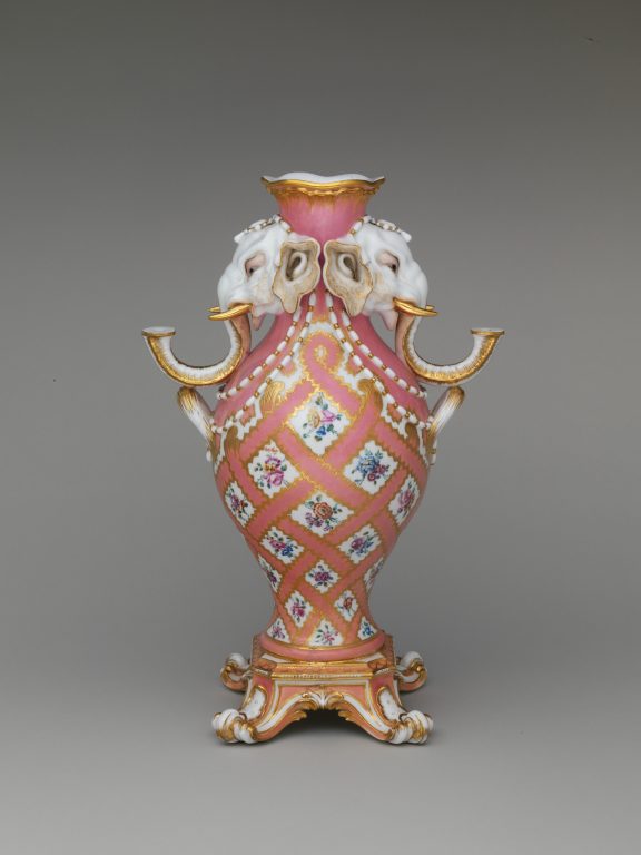 Vase (vase Г  tГЄte d'Г©lГ©phant) (one of a pair)