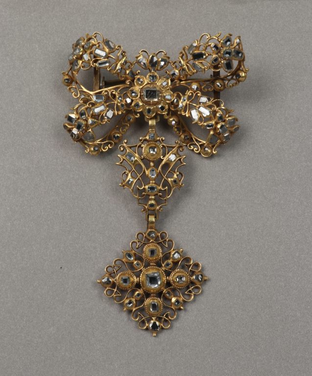 Brooch