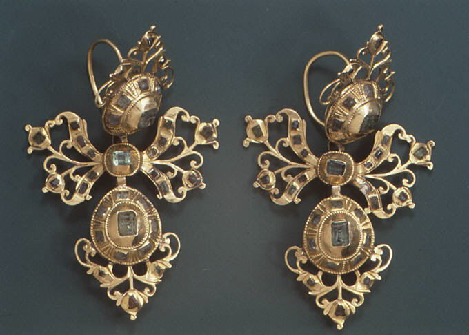 Pair of earrings