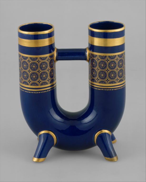 U-shaped vase