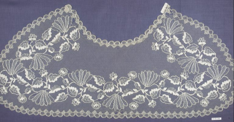 Silk bobbin lace collar