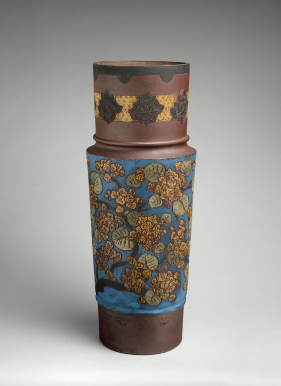 Vase with rooster