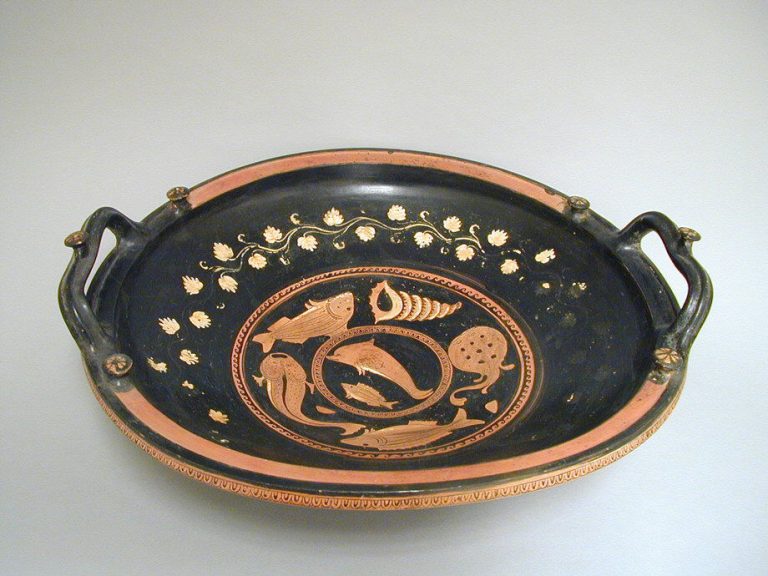 Terracotta lekanis (dish)