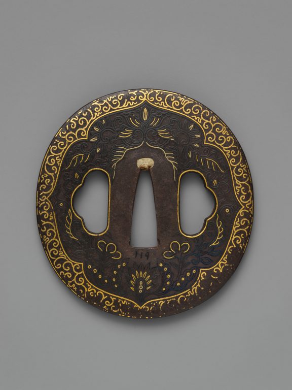 Sword Guard (<i>Tsuba</i>) Depicting Biting Lion Heads (<i>Shikami</i>) and Arabesques (зЌ…е™›е”ђиЌ‰е›іеЌ—и›®йђ”)