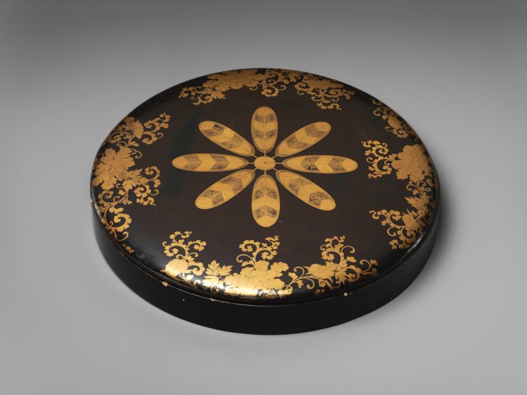 Round Casket with Daimyo Crest of Hawk Feathers and a Heian Mirror