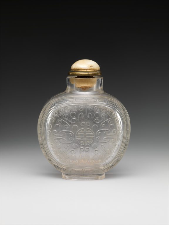 Snuff bottle with the character of longevity (shou)