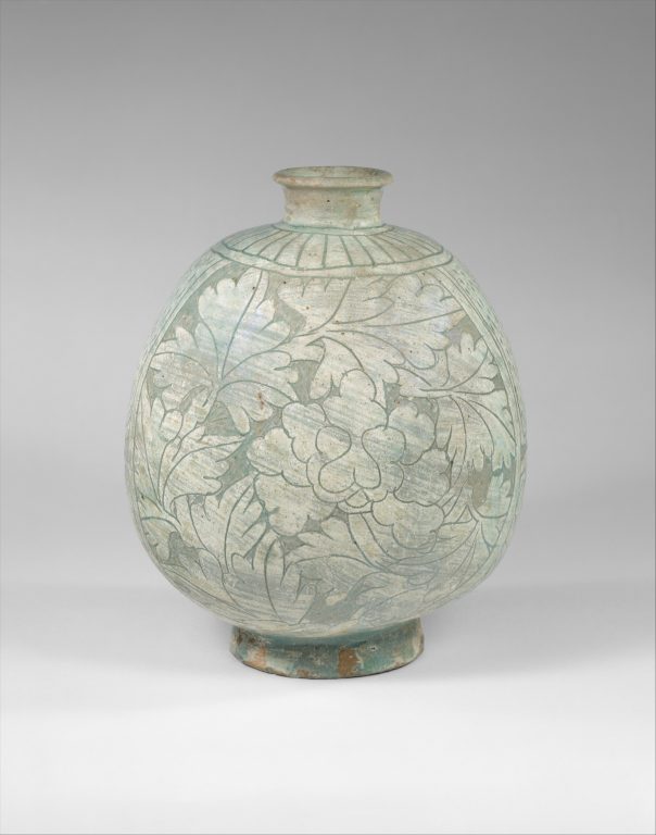 Flask-shaped bottle decorated with peonies