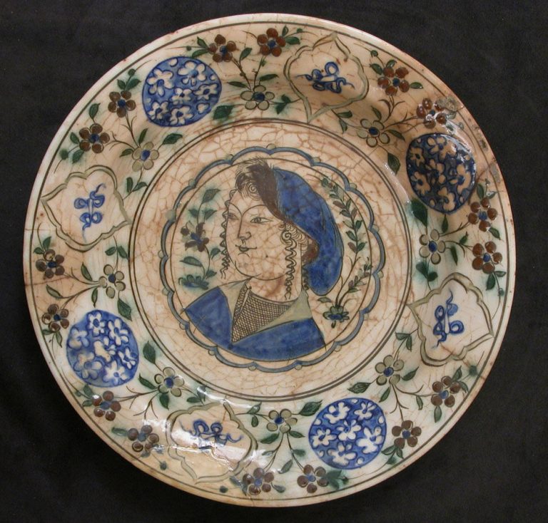 Dish Depicting a Woman Bust and Floral Decoration