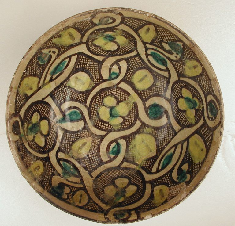 Bowl with Interlace Pattern and Yellow Flowers