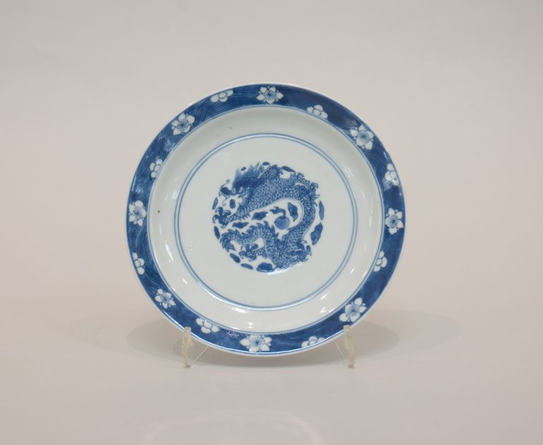 Plate with dragon