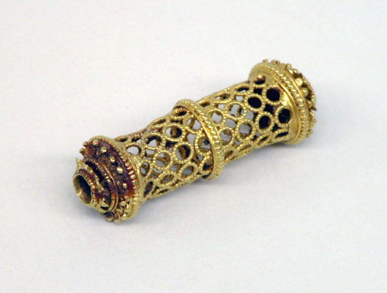 Cylindrical Cord Clasp with Filigree Design