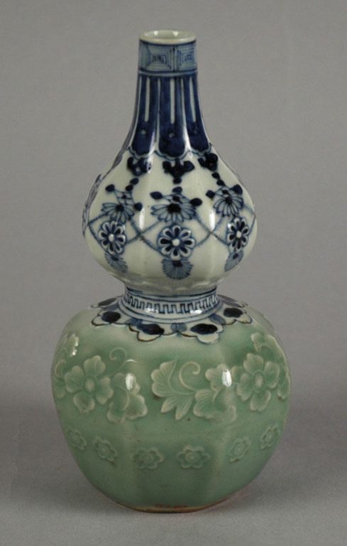 Gourd-shaped Bottle with Jewel String and Molded Floral Design